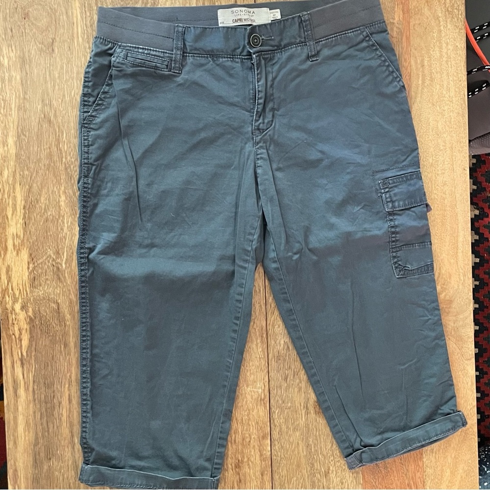 Women's Blue Cargo Capri sz 8P